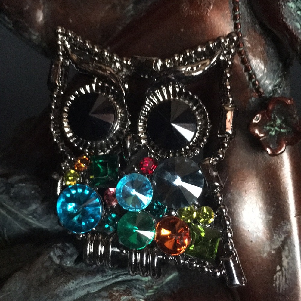 Gemstone Owl Brooch - Picture 3 of 16